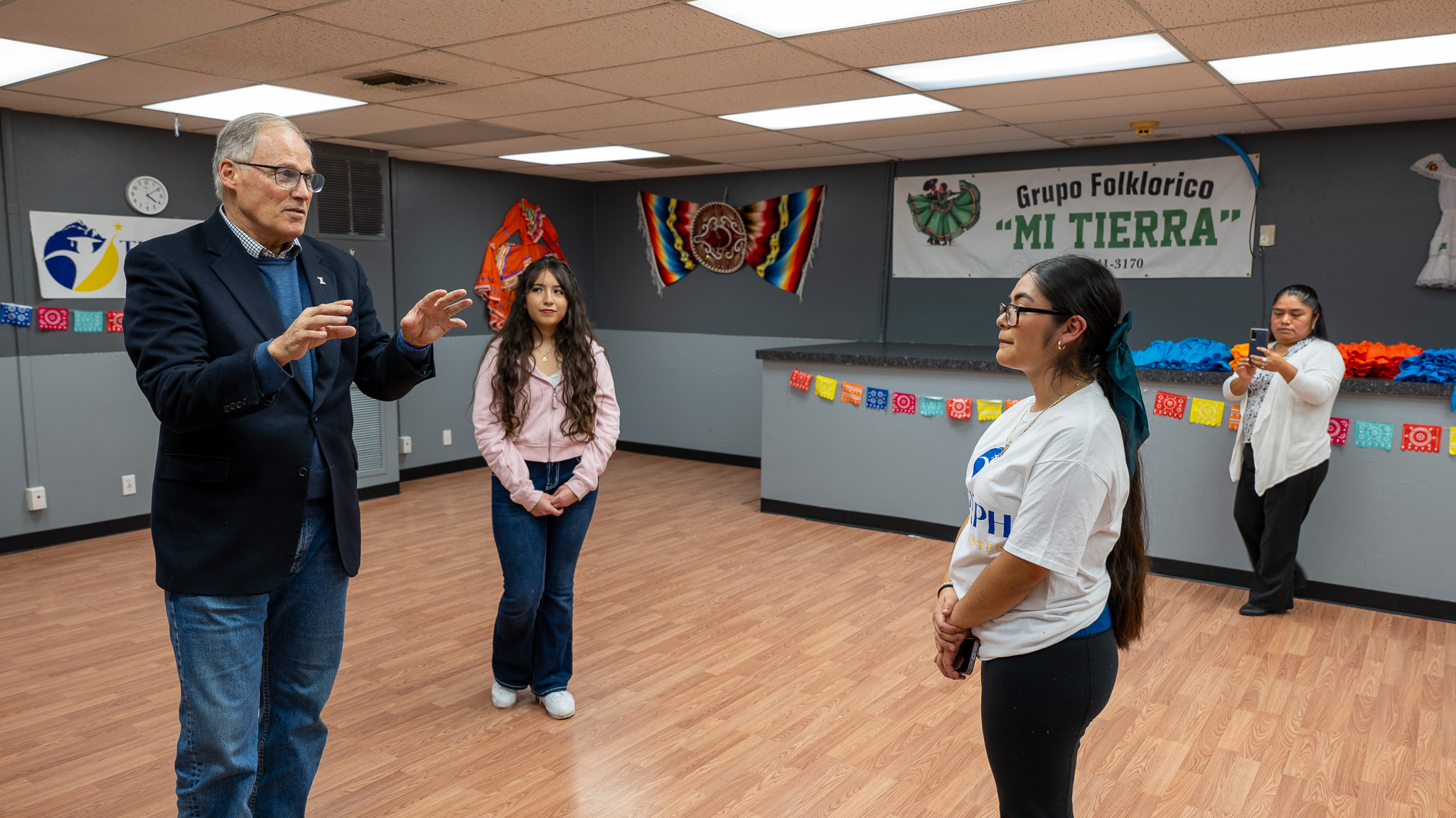 Gov. Inslee drops in the dance studio at Triumph Teen Life Center