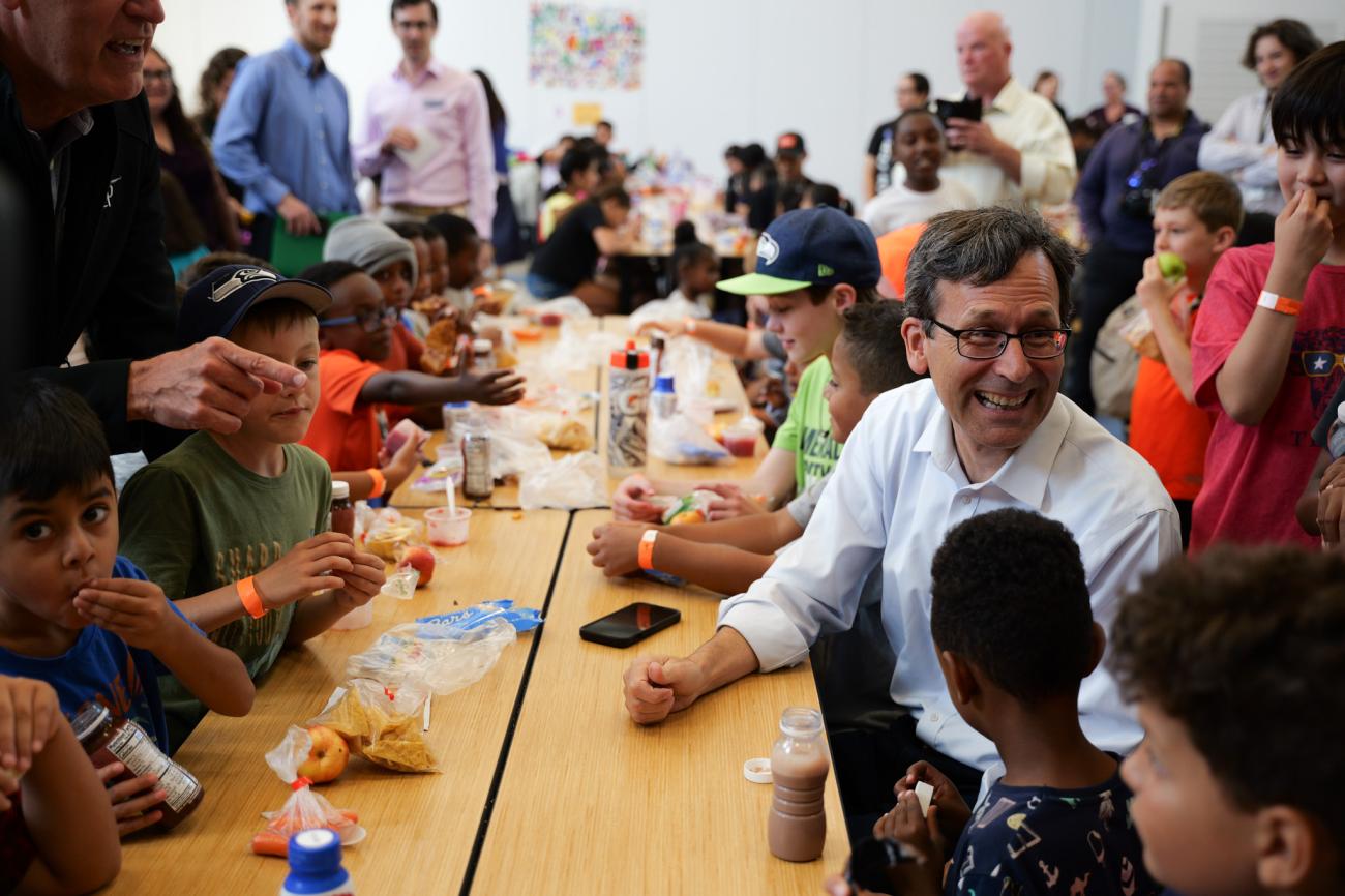 Governor Ferguson interacts with kids before a listening session on SNAP benefits at Lynnwood Elementary on Aug. 21.